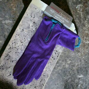 NWT ECHO DESIGN ( S ) Touch Gloves in Purple and Ear Buds Bag